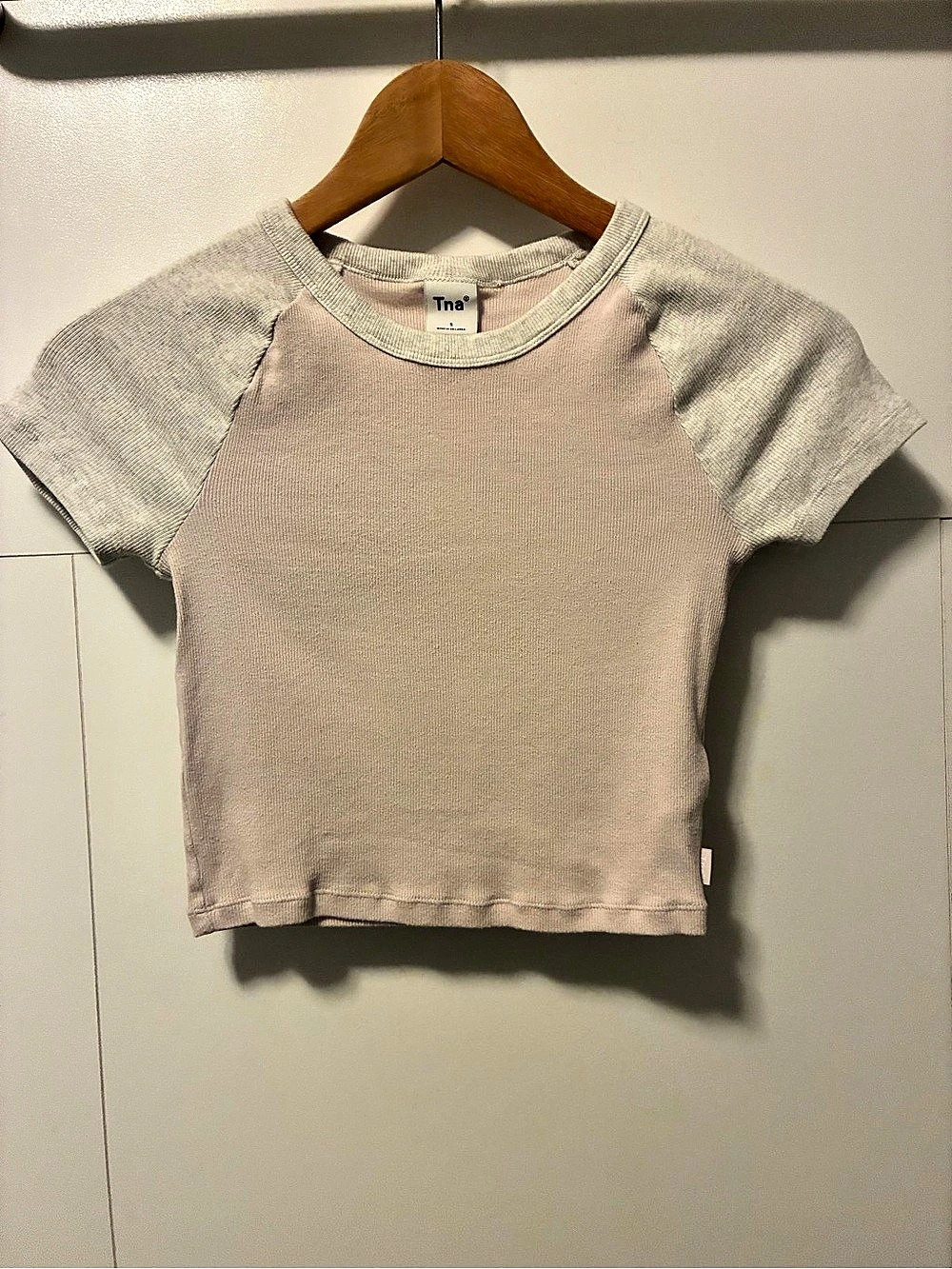 Tna Ribbed Short Sleeve Cropped Tee in Pink & White Size Small Like New